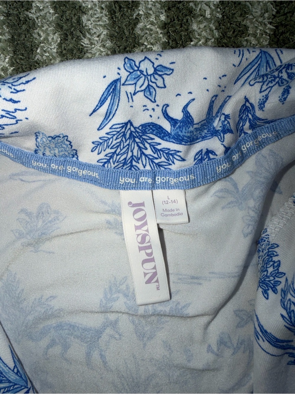 Woman’s pajama set - Picture 2 of 7